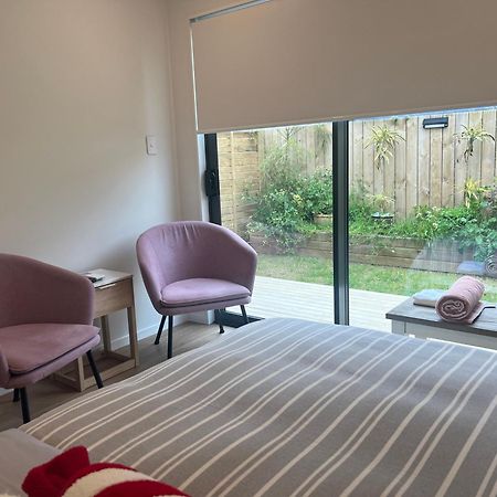 Waverly Place - Unique One Room Apartment Orewa Luaran gambar